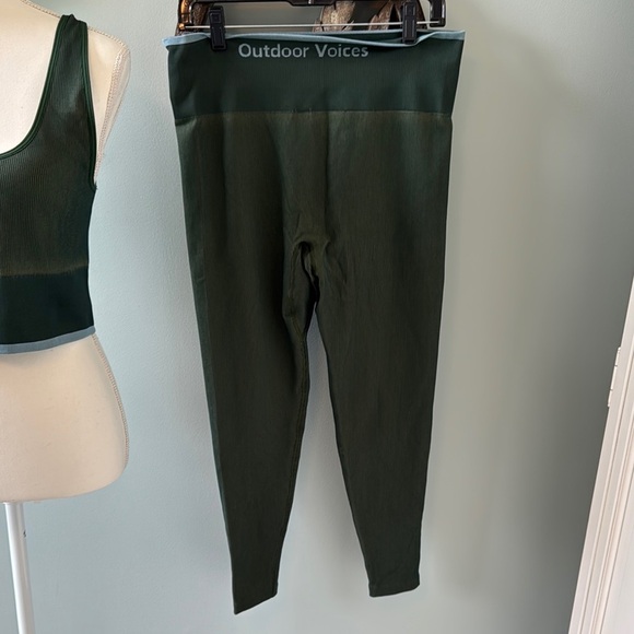 Outdoor Voices Green Leggings Seamless Stretch Fit - Picture 3 of 3